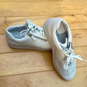 JOHNSTON & MURPHY TRUFOAM WHITE TENNIS SHOES